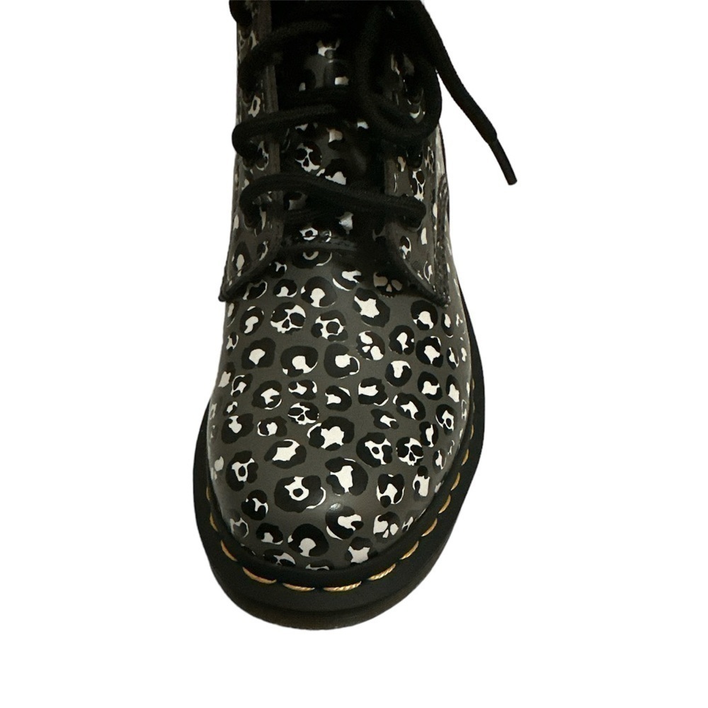 Dr. Martens 1460 Women’s Leopard Smooth Leather Lace Up Boot Combat Boots Size 7 - Picture 5 of 8
